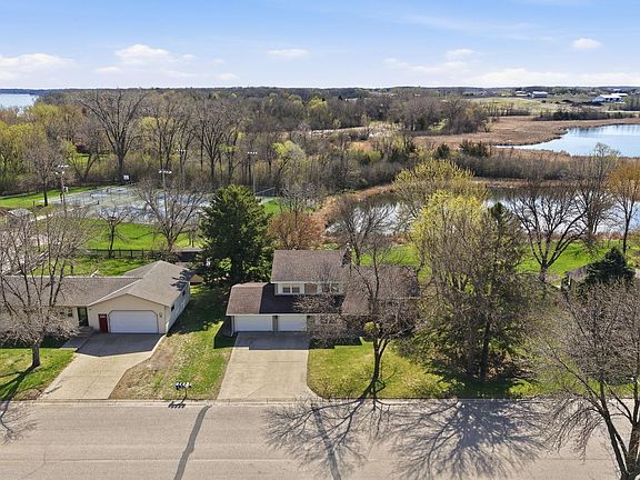 3rd image of 171 Lakeview Dr