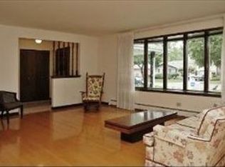 1111 S Highland Ave, Arlington Heights, IL 60005