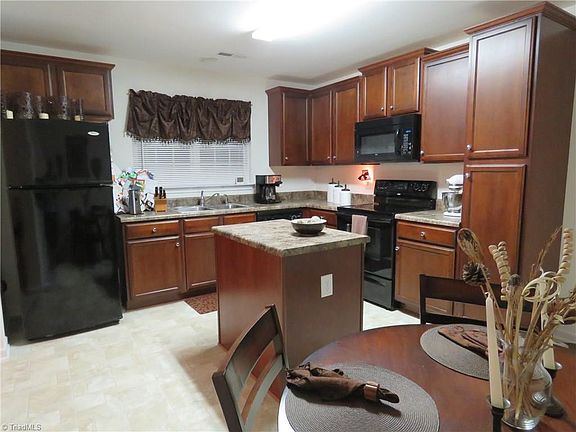 5th image of 4108 Country Pine Ln