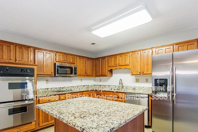 4 bed, 2.0 bath, 2664 sqft, $2,445 — Photo 4