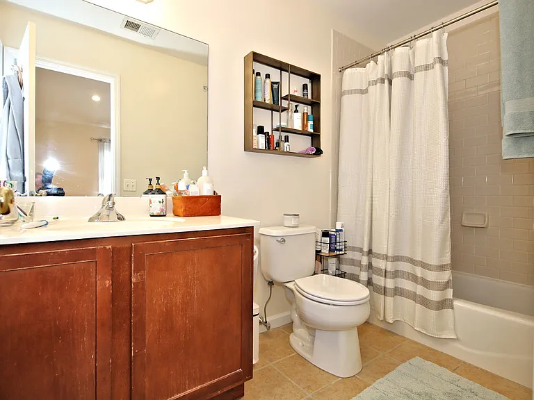 Rockwell St — Photo 10