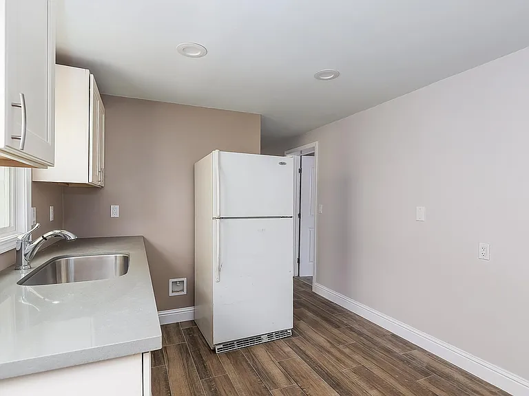 633 Kains Ave — Photo 7
