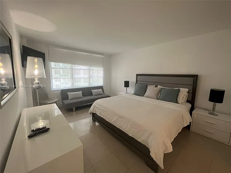 5151 Collins Ave #725 — Photo 8
