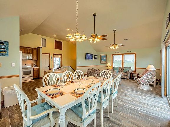 4th image of 26207 Bluebeard Rd