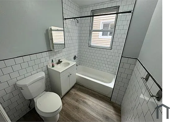 182 N 17th St #1 — Photo 4