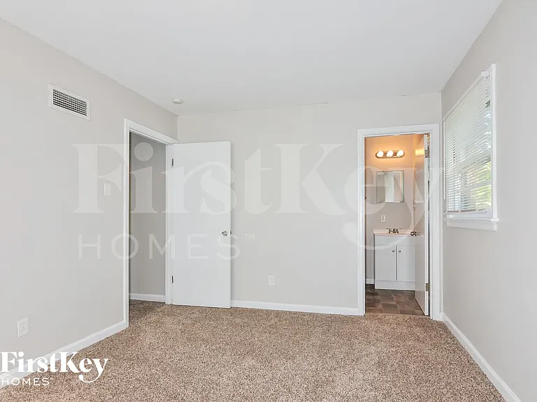 170 Saint Edward Ln — Photo 9