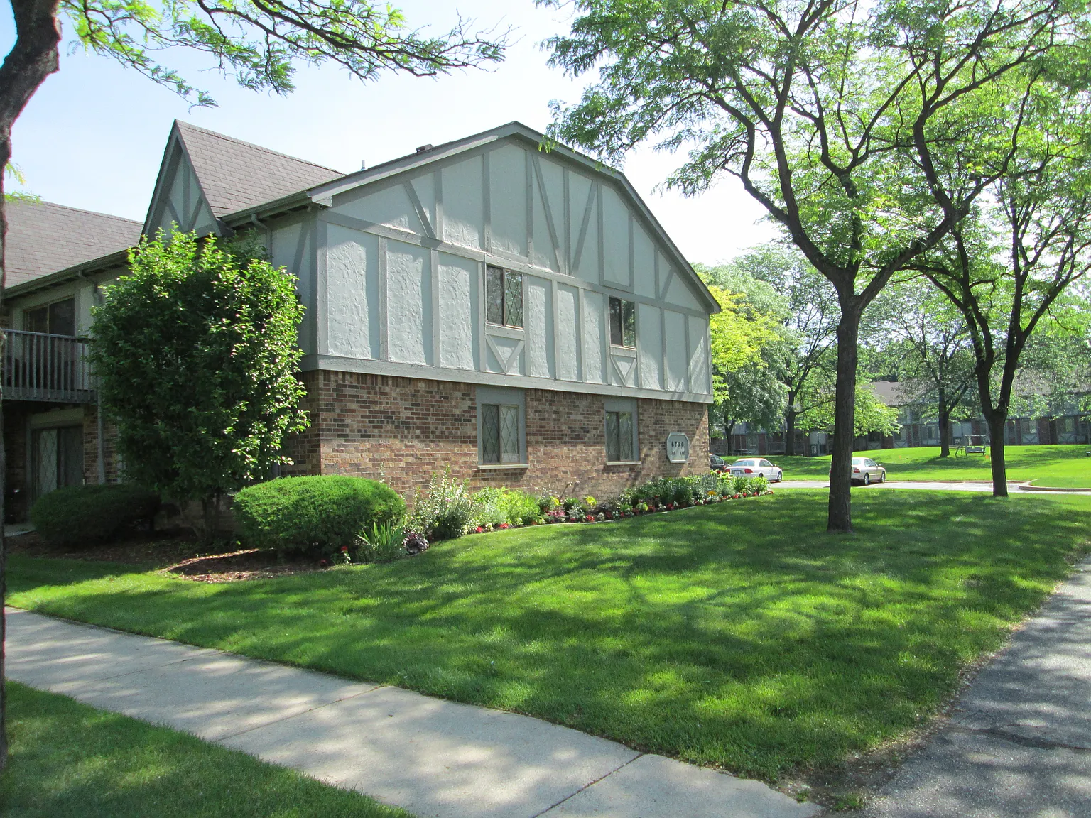 Fox Glen Apartments & Fitness Club — Photo 2