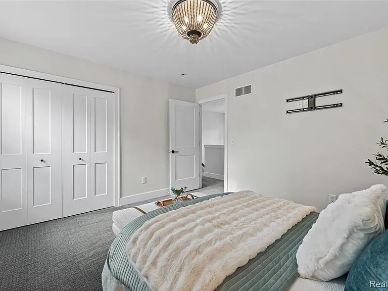 16276 Kirkshire Ave — Photo 26