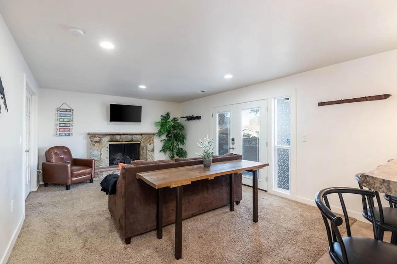 2 bed, 1.0 bath, 914 sqft, $2,455 — Photo 4