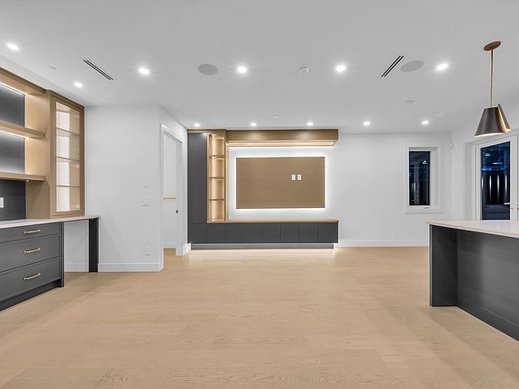 5th image of 5150 Spencer St #2