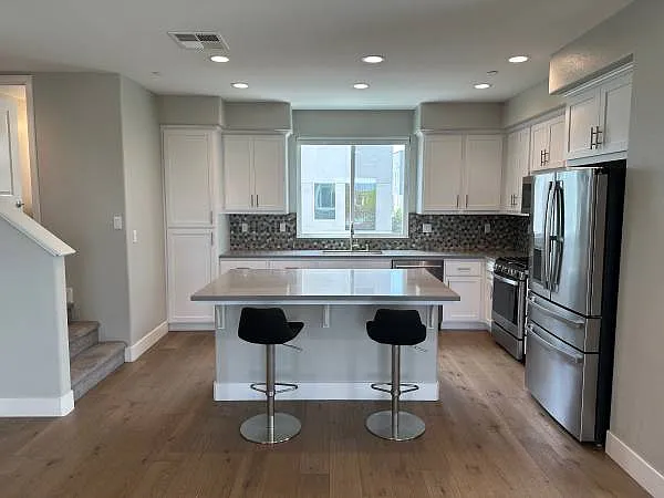 1556 Wright Ave — Photo 6