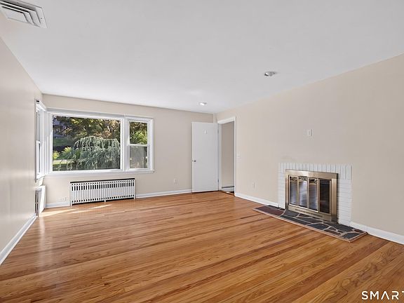 4th image of 659 West Woods Road