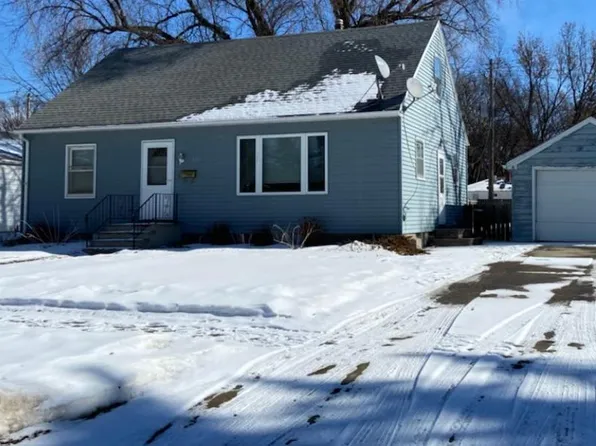 1509 12th St N, Fargo, ND 58102