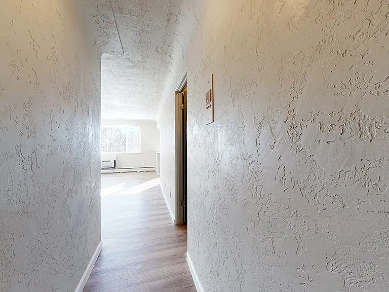 Prince Charles Apartments — Photo 12