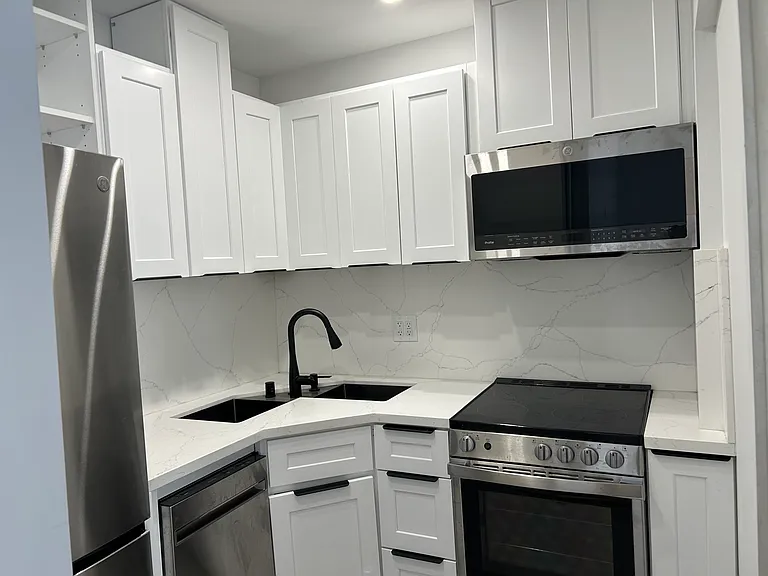 15737 1/4 Sutton St #1 — Photo 1