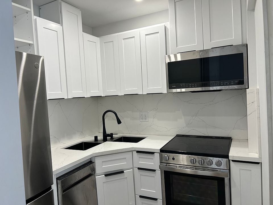 1st image of 15737 1/4 Sutton St #1