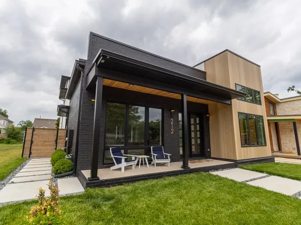 212 SW Glover St, Bentonville, AR 72712