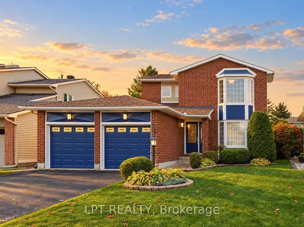 28 Meadow Glade Gdns, Ottawa, ON K2G 5J4