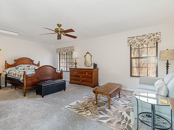 5th image of 1570 Englewood Pl