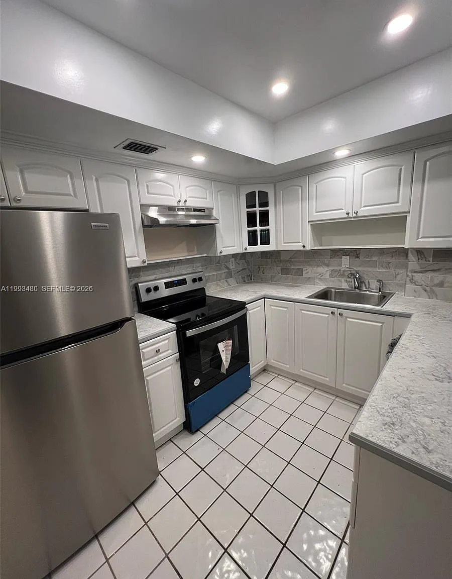 Colonies Condo — Photo 3