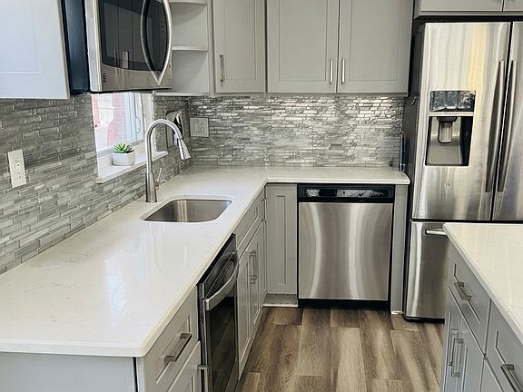 3rd image of 844 Seymour Ave Floor 1