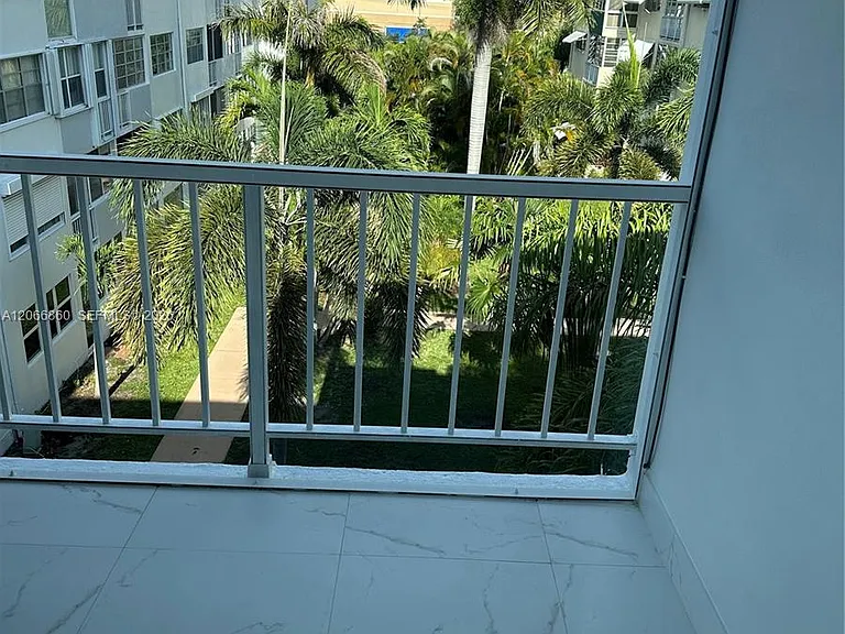 1333 E Hallandale Beach Blvd #423 — Photo 19