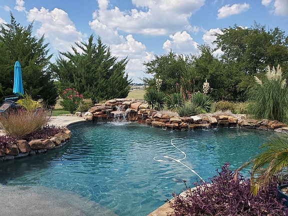 4th image of 2441 Fair Oaks Ln