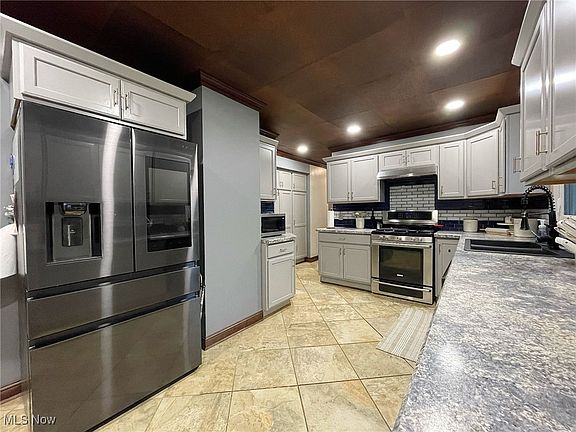 5th image of 3861 Klein Ave