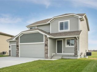 1102 Lynne Dr, Adel, IA 50003