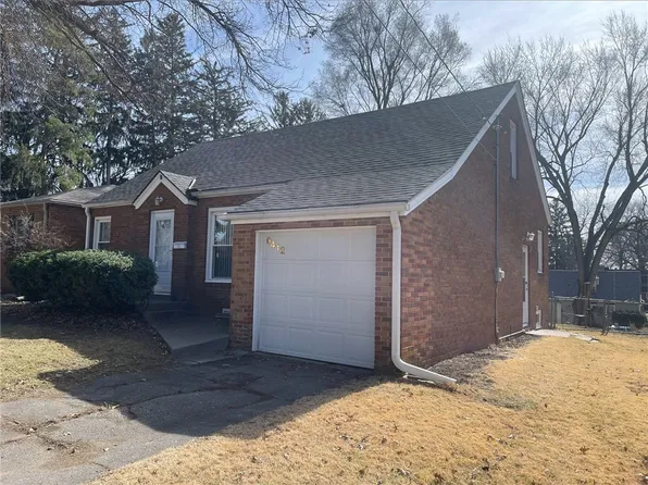 6412 Forest Ct, Windsor Heights, IA 50324