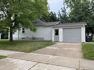 221 W 12th Ave, Mitchell, SD 57301