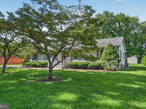 3rd image of 79 Acorn Ln