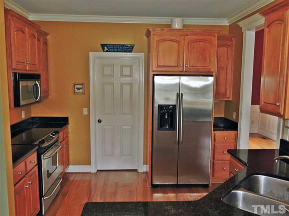 5th image of 29 Derwin Dr