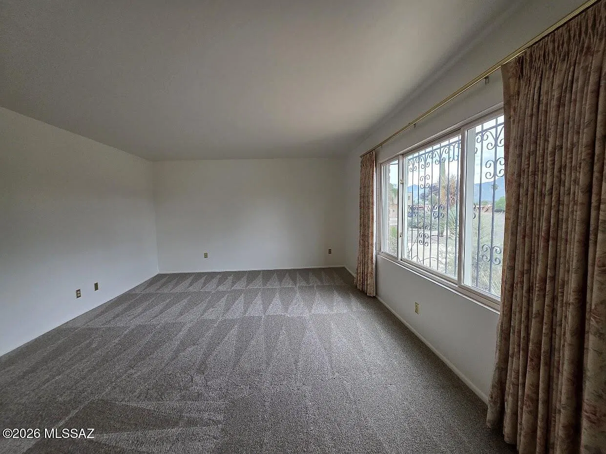 4 bed, 2.0 bath, 2137 sqft, $1,995 — Photo 2