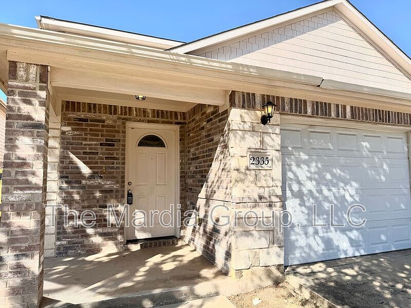 1st image of 2337 Bloomfield Dr