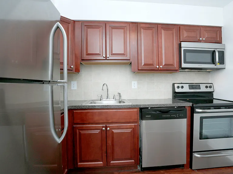 Garrison Apartments — Photo 9