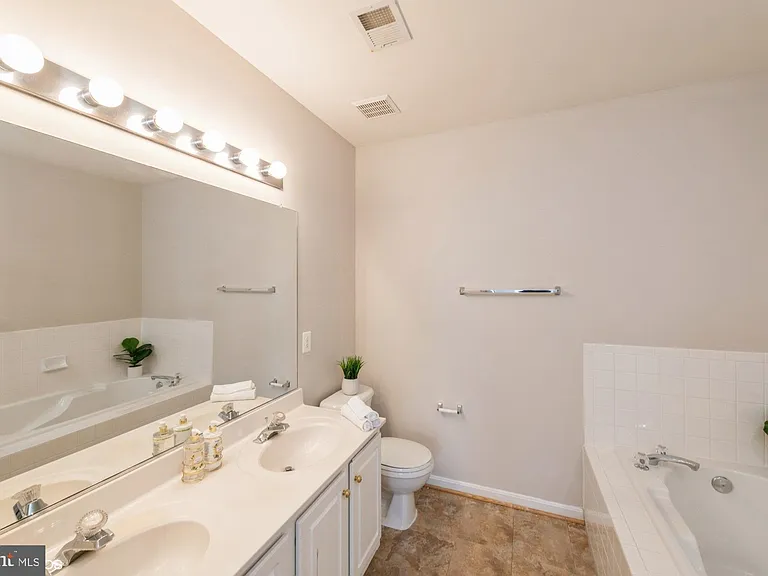 25340 Lake Mist Sq #301 — Photo 26