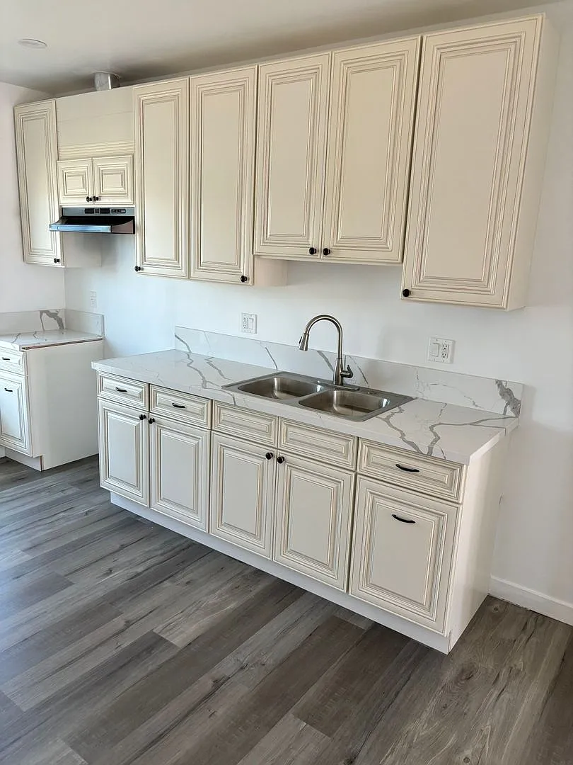 2377 Del Rosa Ave — Photo 3