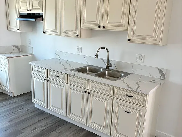 2377 Del Rosa Ave — Photo 3