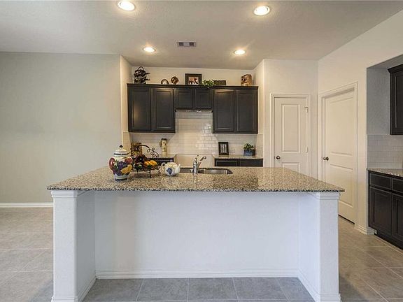 2nd image of 1622 Snowdrop Dr