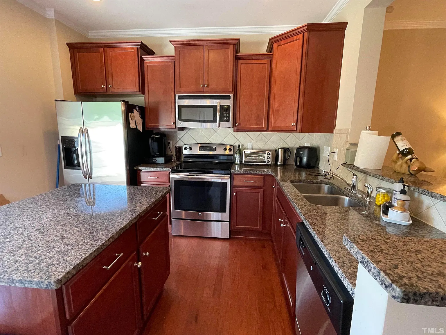 3 bed, 3.5 bath, 2020 sqft, $1,995 — Photo 4