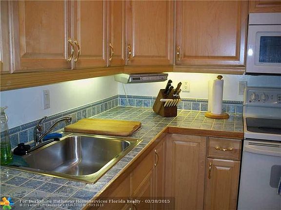 5th image of 2210 NE 67th St APT 1204