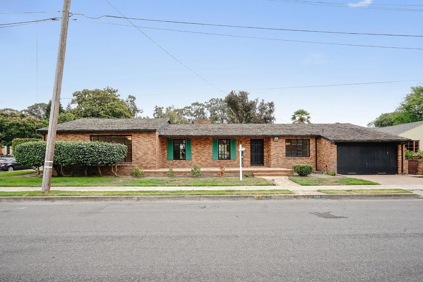 1385 Begier Ave photo 1