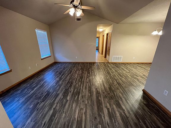 4th image of 2016 Plum Creek Ln #A