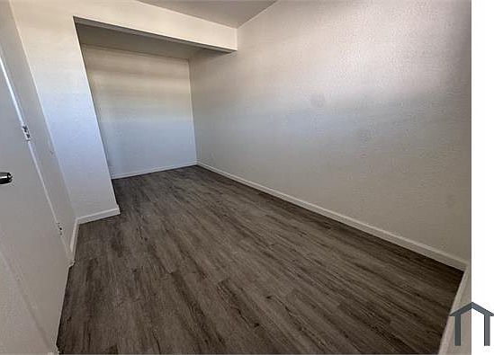 5th image of 7979 Macarthur Blvd
