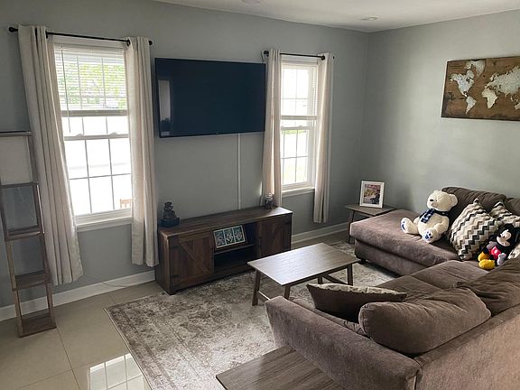 3rd image of 7-38 Lake St Floor 1