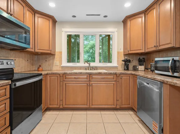 15 Neagle Street, Naugatuck, CT 06770