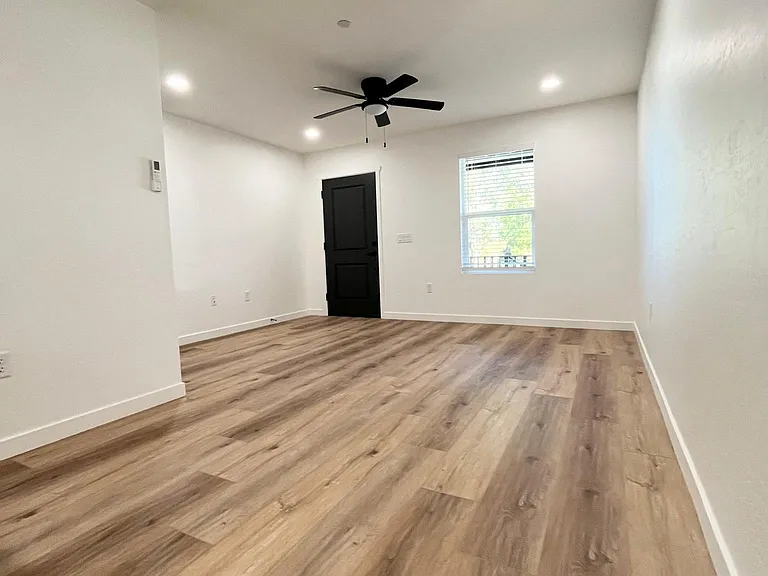 201 W Center St #1-6 — Photo 8