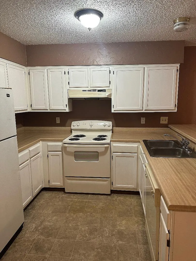 2 bed, 1054 sqft, $1,275 — Photo 3