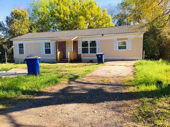 2814 Village Green Dr, Macon, GA 31206